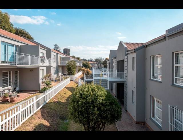 2 BEDROOM TOWNHOUSE FOR SALE IN BEDFORD GARDENS